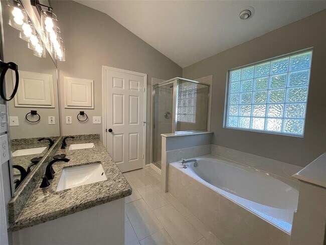Building Photo - 38 Tivoli Garden Ct