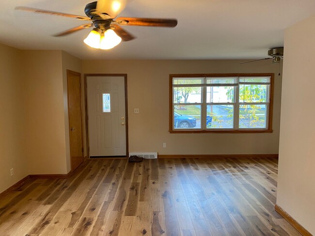 Building Photo - 4 bed 2 bath single family home in Merrill