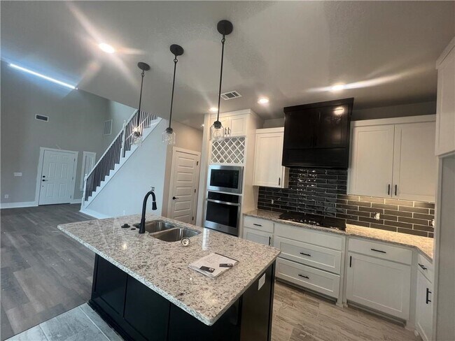 Building Photo - 7301 SW Basswood Ave