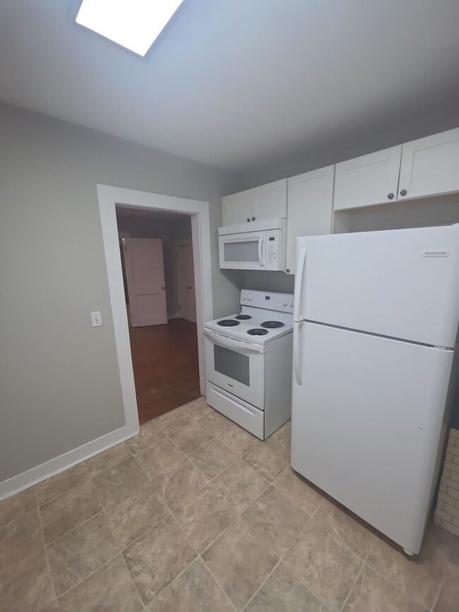 Building Photo - Single-Level 1-Bedroom Home with Yard and Covered Porch in Sparta