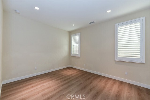 Building Photo - 67 Elmdale