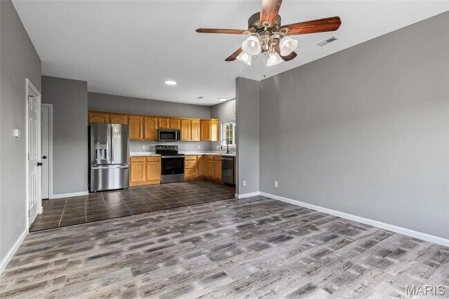 Building Photo - 489 Shade Tree Ln