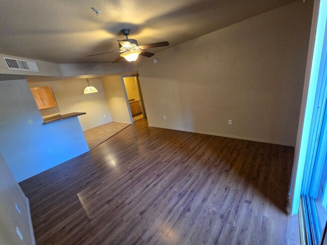 Building Photo - 2bd/2ba West-Flagstaff Condo -End-Unit - Near NAU/CCC! On NAU Bus Route! Students & Pets OK!! Ava...