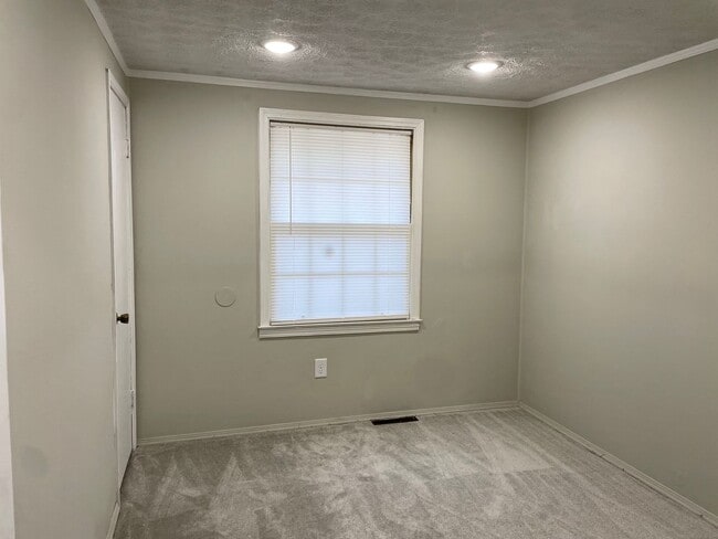 Building Photo - 3 BED, 1 BATH BRICK HOME LOCATED IN TROY