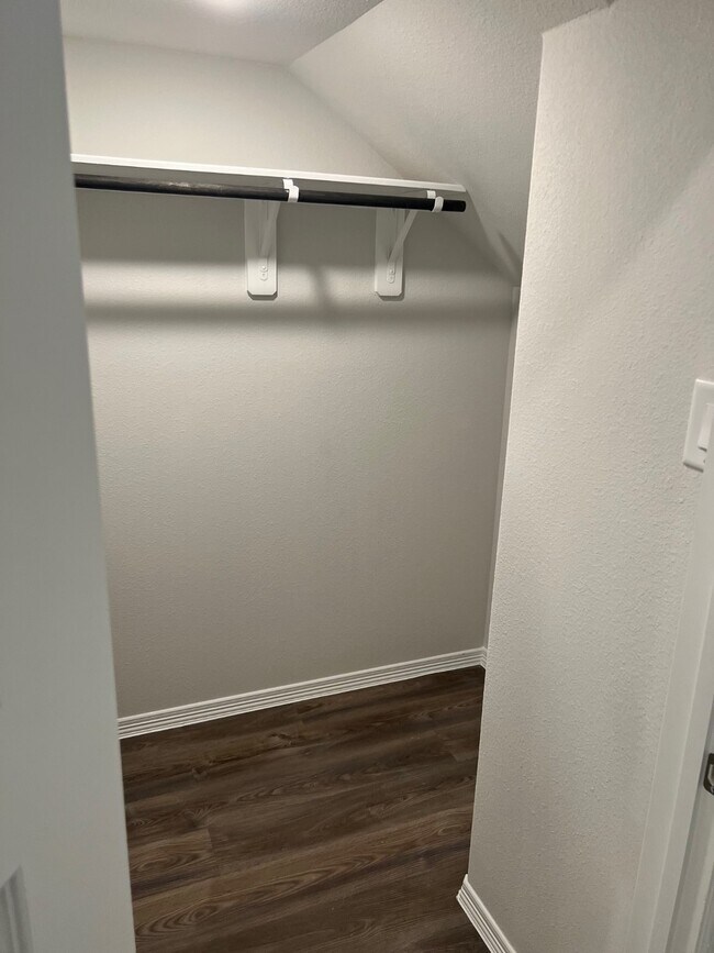 Building Photo - 26010 Emory Holw Dr