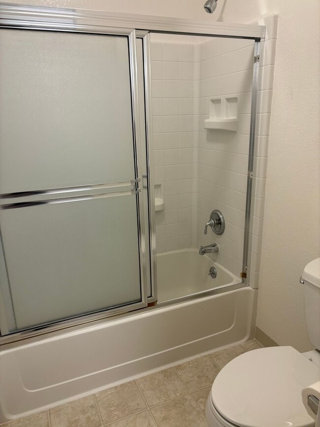 Building Photo - Clean 2 bedroom 1 bath