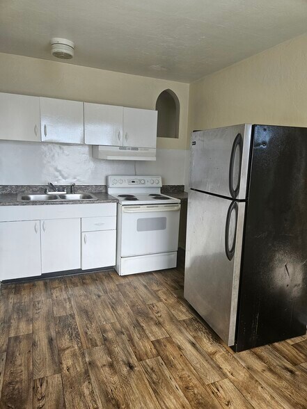 Kitchen - 885 Paris Ave S