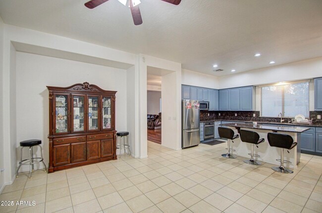 Building Photo - 218 E Sunburst Ln