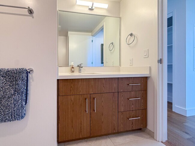 Building Photo - High-Floor 2BR Corner Unit with Expansive Views & 2 Parking at Azure Ala Moana