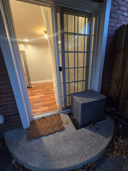 Building Photo - 4338 Coleridge St