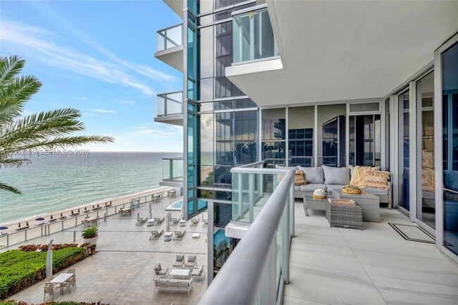 Building Photo - 17121 Collins Ave
