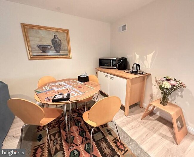 Building Photo - 9915 S Glen Rd