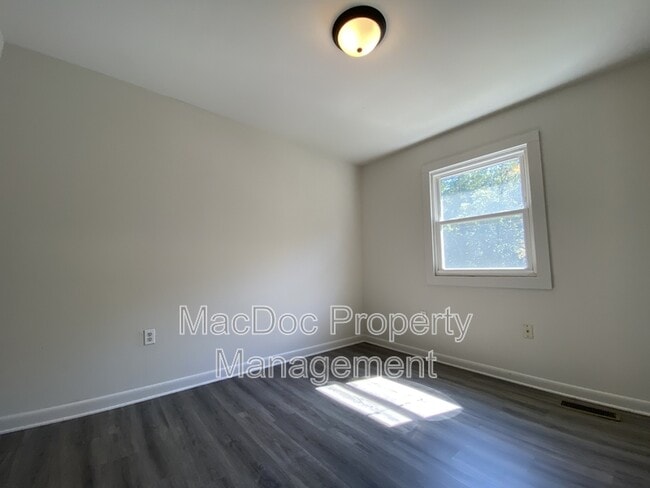 Building Photo - 813 Sledgehammer Dr