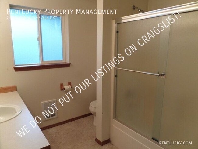 Building Photo - 1512 S Puget Dr
