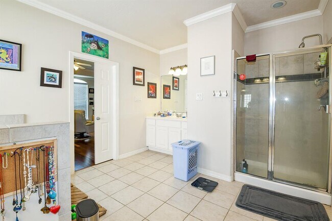 Building Photo - 7608 Janak Dr