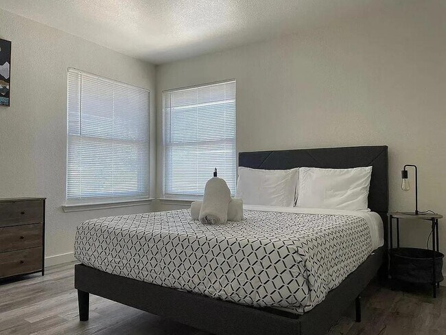 Building Photo - 2502 Tracy Cove