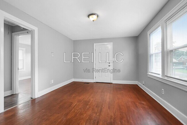 Building Photo - 1212 Homeview Dr