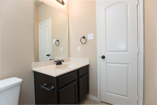 Building Photo - Beautiful 3 Bedroom Duplex Located in Waco...