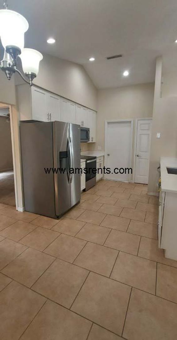 Building Photo - 8615 Running Bear Ct