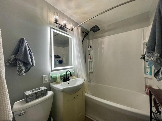 Building Photo - 1927 Sunnymede Dr