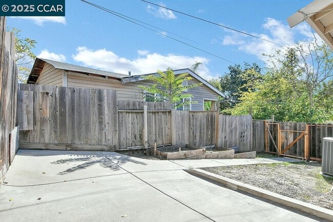 Building Photo - 2381 Monterey Ave