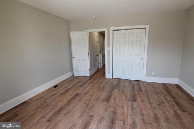 Building Photo - 17 W 4th St