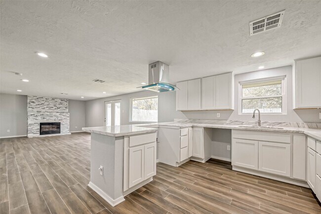 Building Photo - 4418 Knotty Oaks Trail