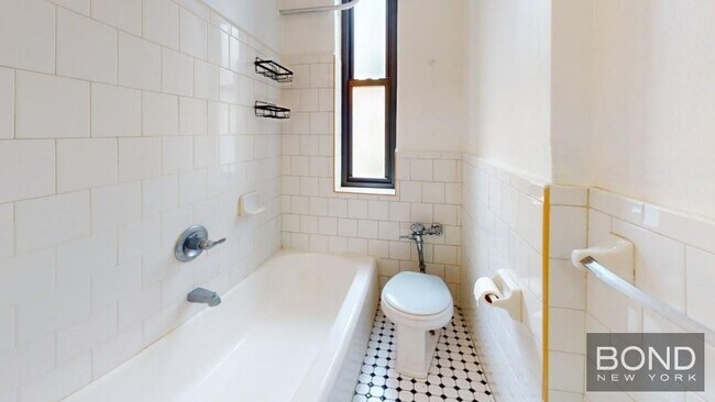 Building Photo - 124 E 24th St