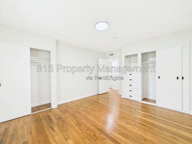 Building Photo - 6420 W 81st Terrace