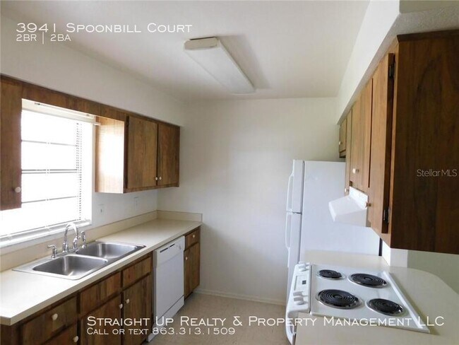 Building Photo - Move in ready 2 bedroom/1.5 bath Duplex