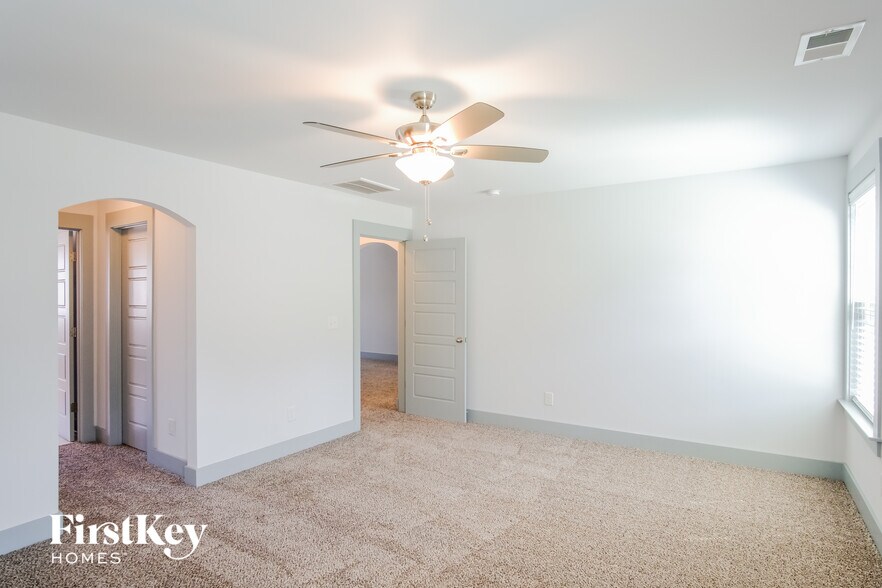Building Photo - 222 Whirlaway Dr
