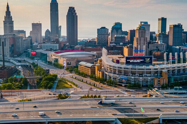 Building Photo - 10628 Lee Ave