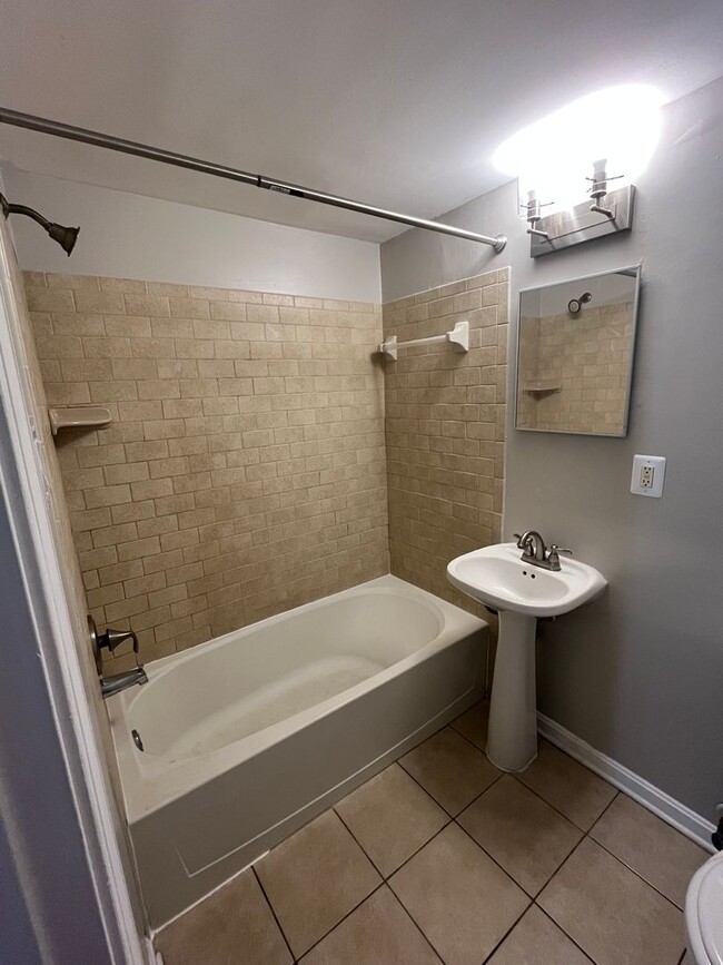 Building Photo - NEWLY AVAILABLE - RENOVATED 2 BR UNIT IN T...