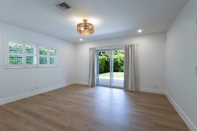 Building Photo - 13050 SW 71st Ave