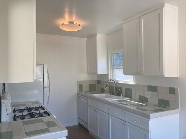 Kitchen - 2152 Echo Park Ave