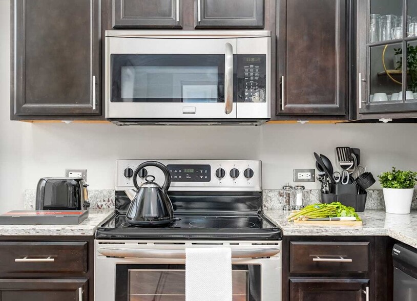 Building Photo - 5000 N Sheridan Rd