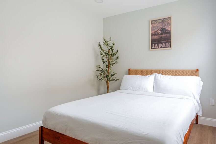 Building Photo - 1816 S 9th St