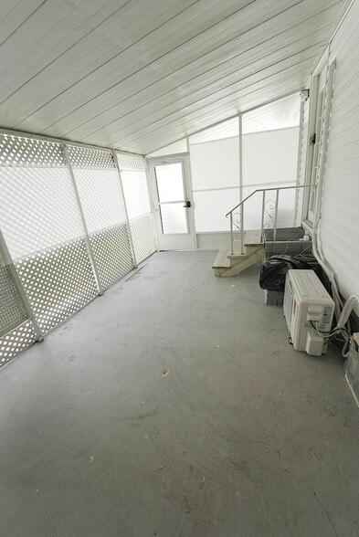 Building Photo - 8520 SW 18th Ct