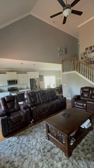 Building Photo - 6040 Spade Dr