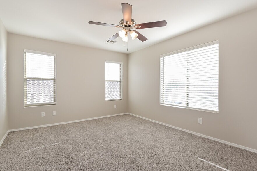 Building Photo - 641 W Emerald Key Dr