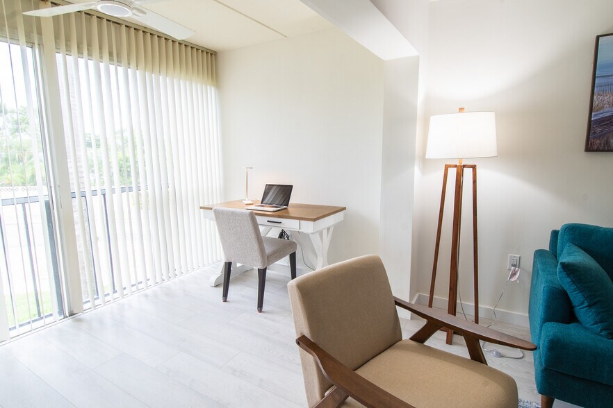 Building Photo - 5 High Point Cir W