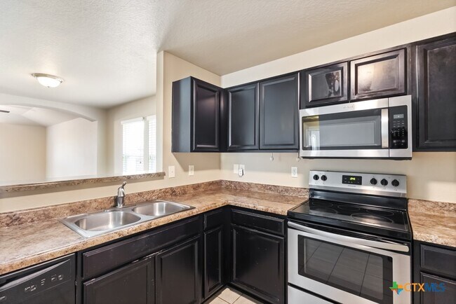 Building Photo - 1533 Redbridge Dr