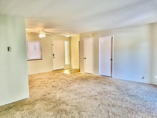 Building Photo - 2530 Clairemont Dr