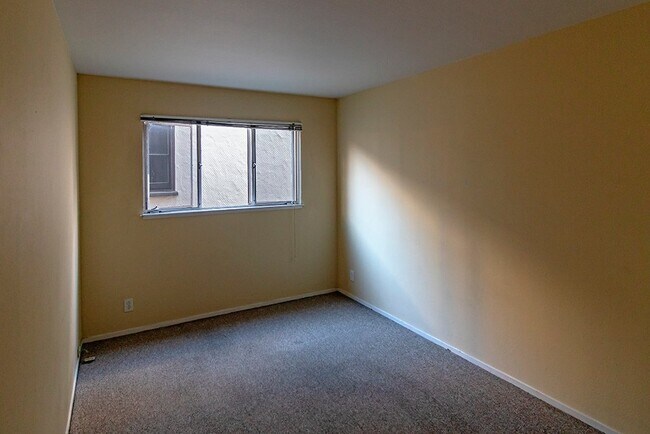 Building Photo - 1700 Spruce St