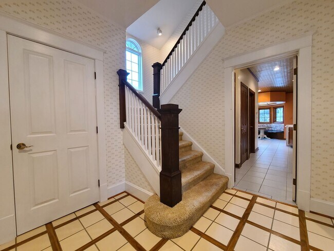 Building Photo - Charming 3-Bedroom, 2-Bathroom Home in South Haven, MI