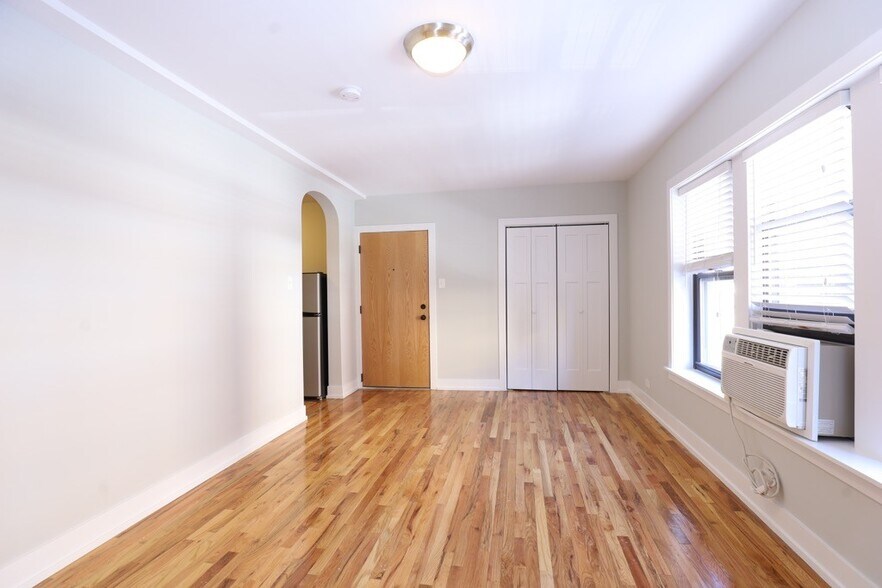 Building Photo - 553 W Arlington Pl
