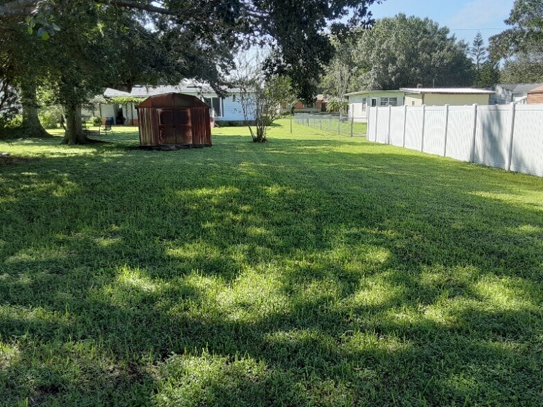 Building Photo - 322 W Newell St