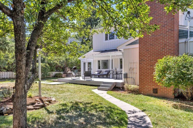 Building Photo - Open Concept Historic Home in Downtown Boz...