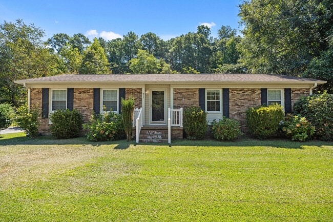 Primary Photo - 3 Bed 2 Bath Just Outside Downtown Lilling...