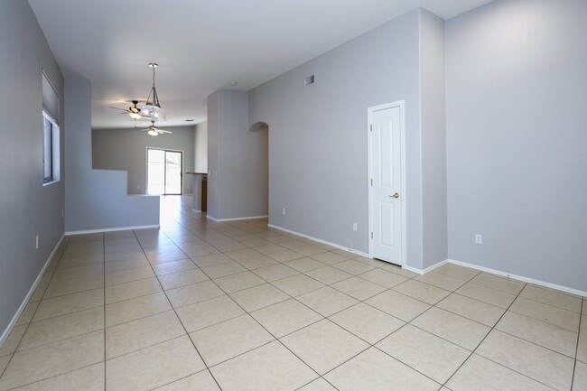 Building Photo - 6807 W Quailwood Way